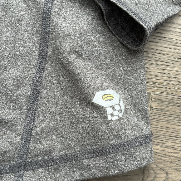 Mountain Hardwear Grey 1/2 zip long sleeve workout top - Picture 3 of 11